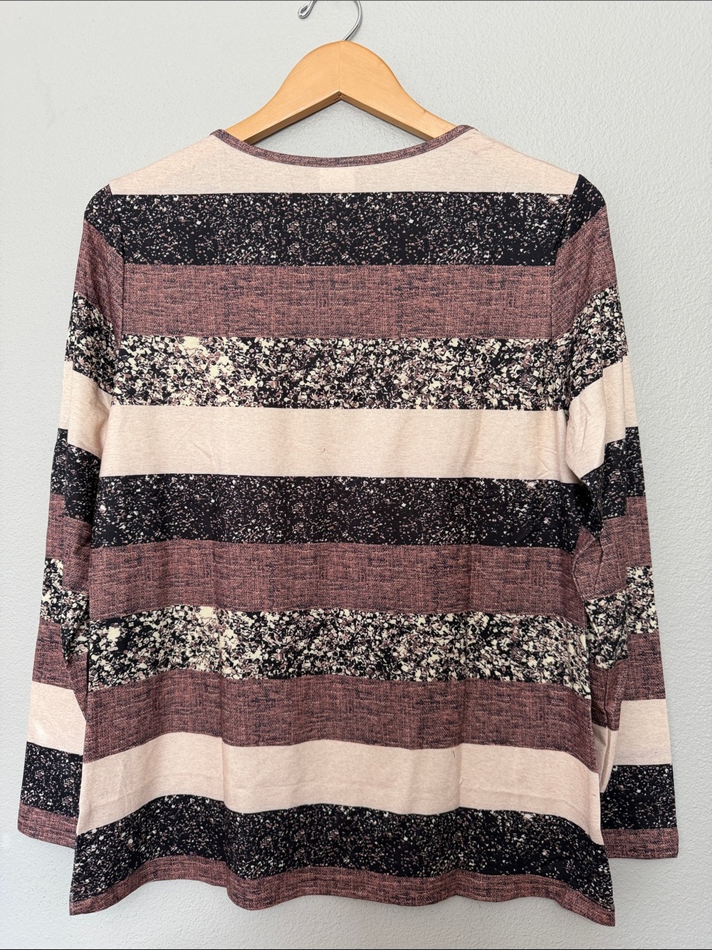 Striped V-Neck Long Sleeve Tee in Mauve & Cream by Wiholl Stretchy Lightweight M - Picture 2 of 5